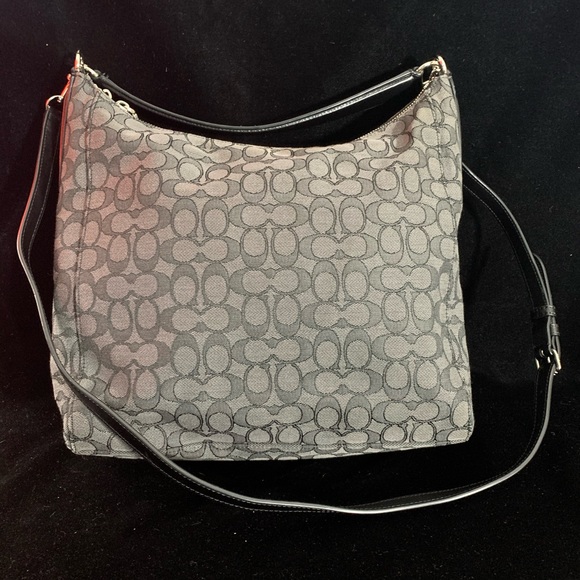 ❌SOLD❌Coach canvas and leather purse - Picture 3 of 15